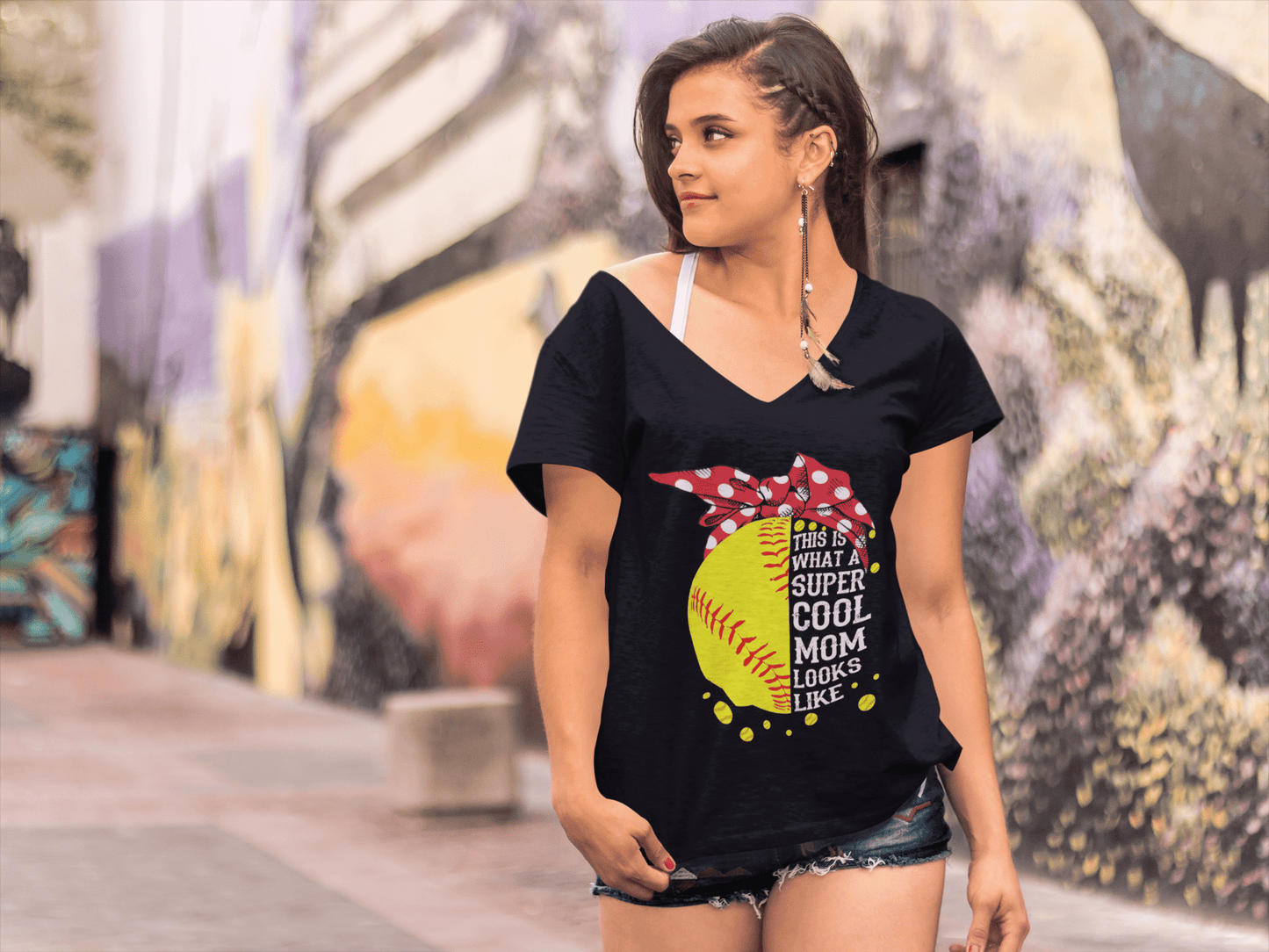 ULTRABASIC Women's V-Neck T-Shirt This Is What a Super Cool Mom Looks Like - Funny Mom's Quote